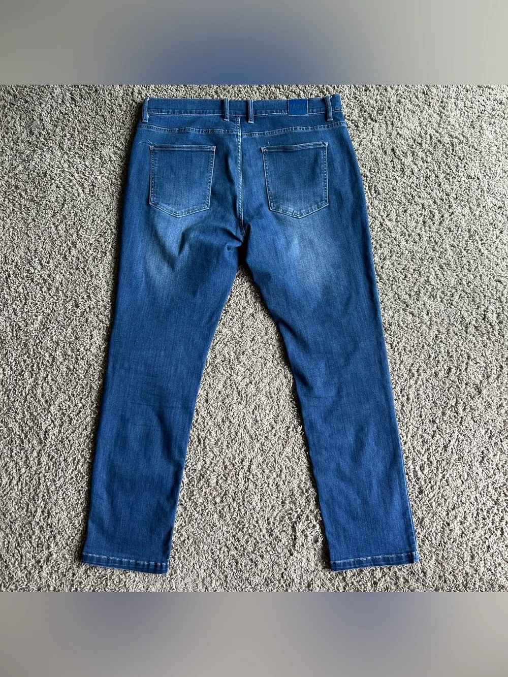 Mugsy Jeans Mens 38x32 Wash Blue Kinzies Straight Fit Stretch Performance Denim